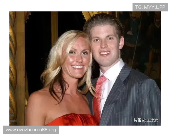 伊万卡随父亮相UFC现场特朗普亲吻女冠军举动引发热议全网关注 伊万卡随父亮相UFC现场特朗普亲吻女冠军举动引发热议全网关注