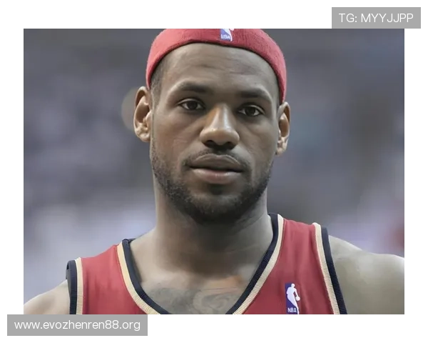 詹姆斯加盟新队后首秀爆发式表现震撼球迷引发热议 詹姆斯加盟新队后首秀爆发式表现震撼球迷引发热议