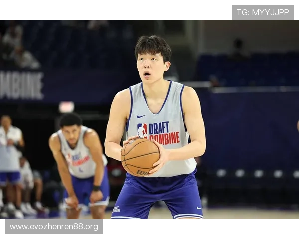 杨瀚森抵达印城试训爵士视频曝光身穿84号与队友击掌撞胸互动亮相